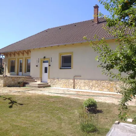 Zsuzsanna Vendeghaz Apartament *